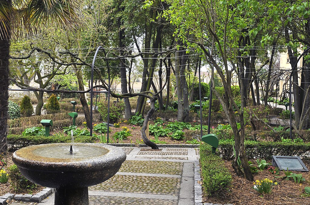 El Huerto de Calixto y Melibea, un jardín de estilo romántico que evoca la leyenda literaria de los amantes de la obra “La Celestina”