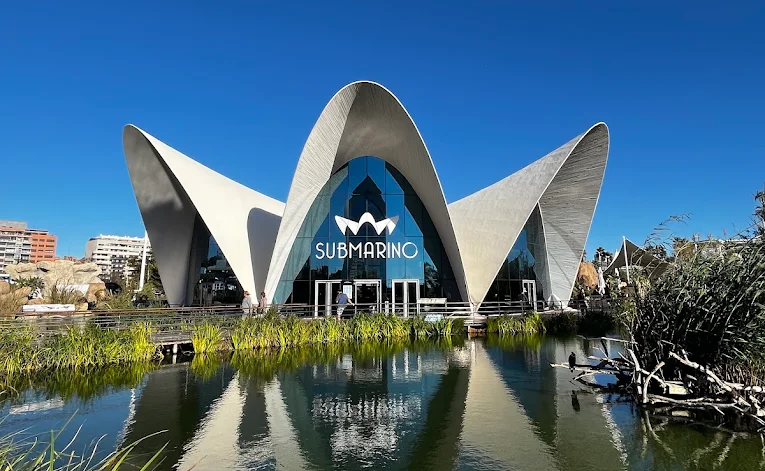 El Restaurante Submarino, un espacio de alta cocina mediterránea de autor situado en el interior del Oceanogràfic de València